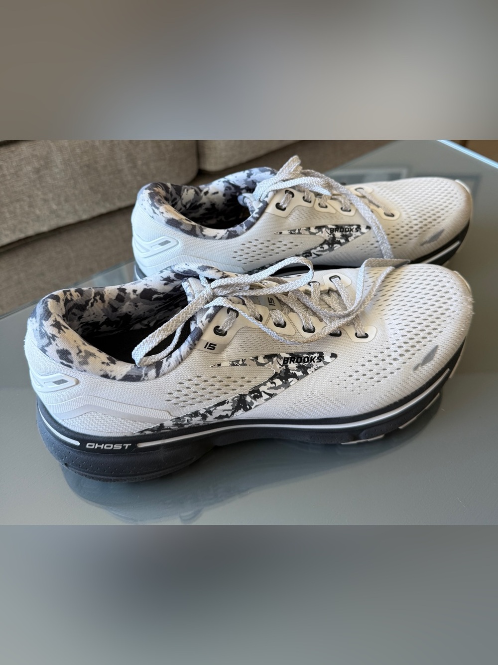 Brooks Women’s Size 10 Ghost 15 Running Shoe in White and Black. - Picture 2 of 10